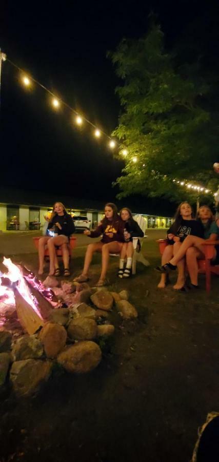 Vintage Block Inn & Suites Okoboji Luaran gambar