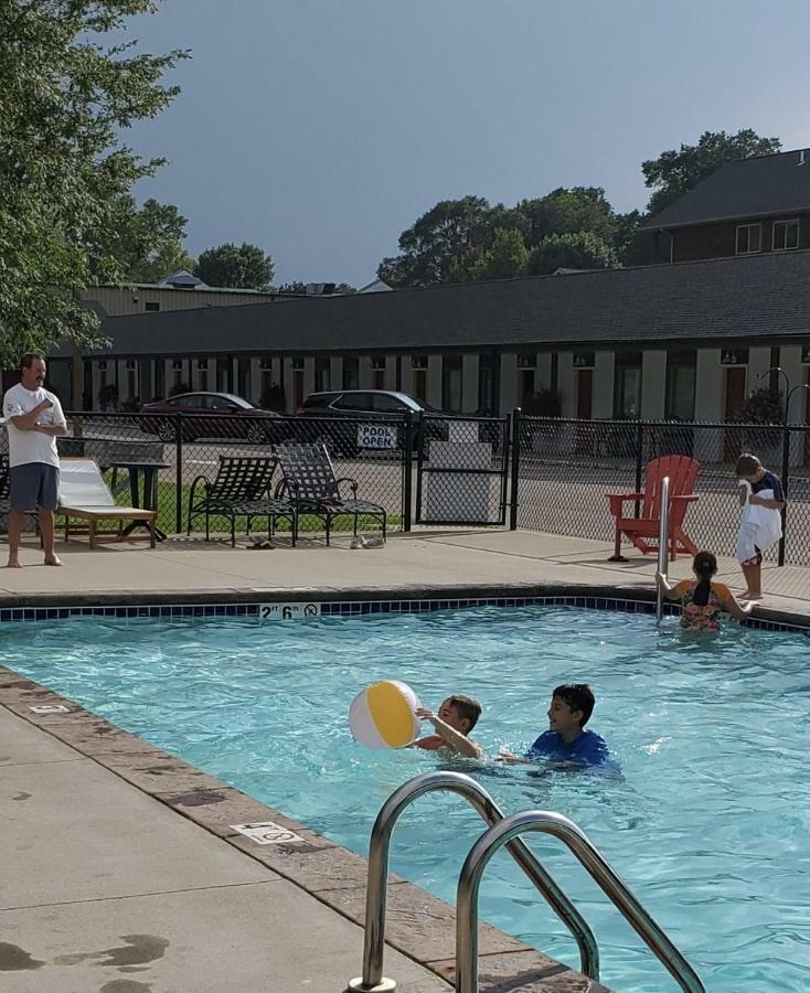 Vintage Block Inn & Suites Okoboji Luaran gambar