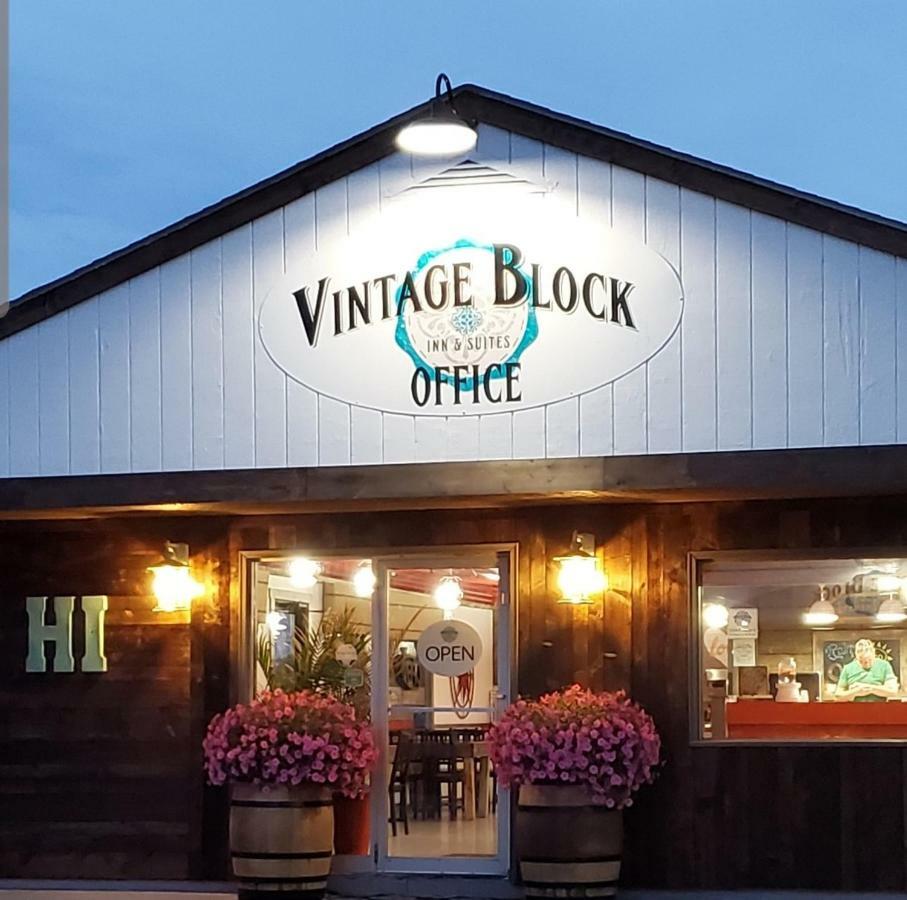 Vintage Block Inn & Suites Okoboji Luaran gambar